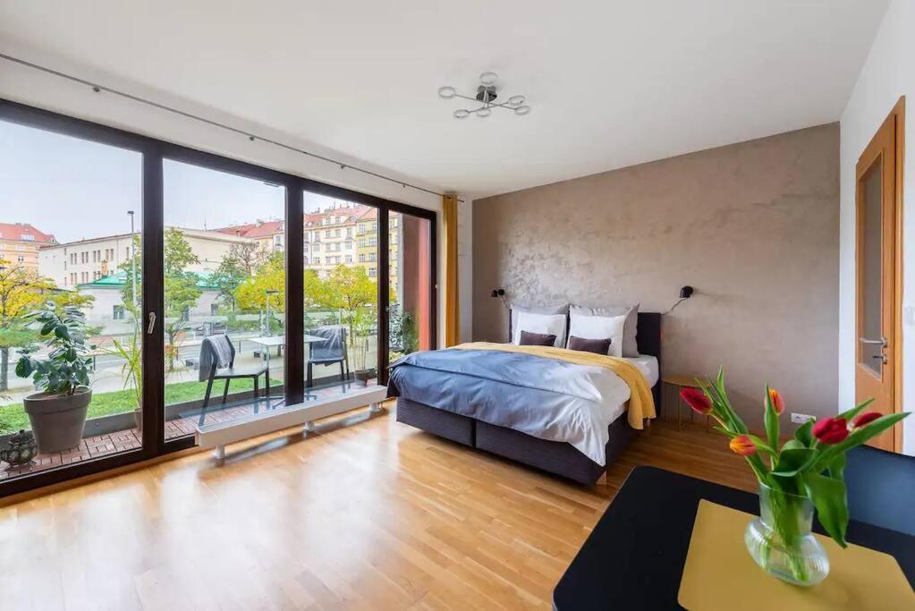Apartmán W/ Free Garage Parking *